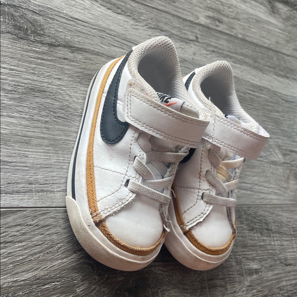Nike Kids White and Tan Sneakers - Picture 8 of 10